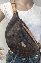 Load image into Gallery viewer, Louis Vuitton bumbag in monogram