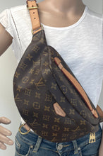 Load image into Gallery viewer, Louis Vuitton bumbag in monogram