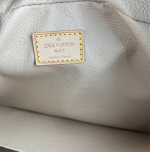Load image into Gallery viewer, Louis Vuitton trousse toilette 28