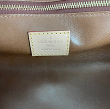 Load image into Gallery viewer, Louis Vuitton toiletry king size