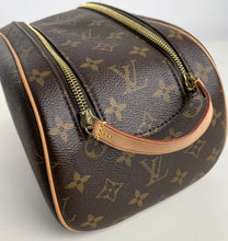 Load image into Gallery viewer, Louis Vuitton toiletry king size