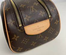Load image into Gallery viewer, Louis Vuitton toiletry king size