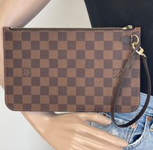 Load image into Gallery viewer, Louis Vuitton pochette in damier ebene