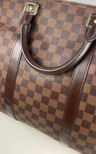 Load image into Gallery viewer, Louis Vuitton keepall bandouliere 55 in damier ebene