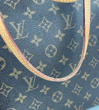 Load image into Gallery viewer, Louis Vuitton neverfull MM with pochette