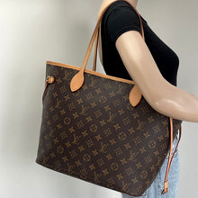 Load image into Gallery viewer, Louis Vuitton neverfull MM with pochette