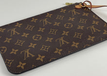 Load image into Gallery viewer, Louis Vuitton pochette monogram