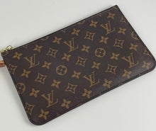 Load image into Gallery viewer, Louis Vuitton pochette monogram