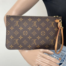 Load image into Gallery viewer, Louis Vuitton pochette monogram