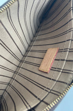 Load image into Gallery viewer, Louis Vuitton pochette monogram