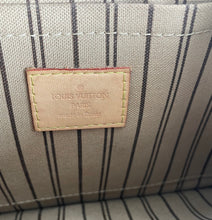 Load image into Gallery viewer, Louis Vuitton pochette monogram