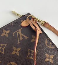 Load image into Gallery viewer, Louis Vuitton pochette monogram