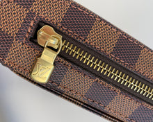 Load image into Gallery viewer, Louis Vuitton geronimos belt/ waist bag