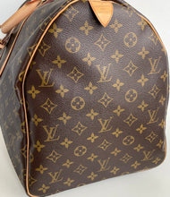 Load image into Gallery viewer, Louis Vuitton keepall 55 in monogram