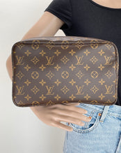Load image into Gallery viewer, Louis Vuitton trousse toilette 28