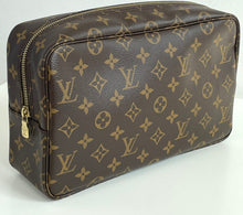 Load image into Gallery viewer, Louis Vuitton trousse toilette 28