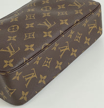 Load image into Gallery viewer, Louis Vuitton trousse toilette 23