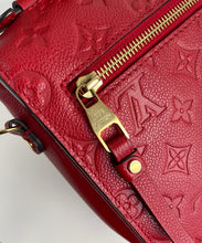 Load image into Gallery viewer, Louis Vuitton pochette metis in empreinte leather