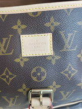 Load image into Gallery viewer, Louis Vuitton saumur 35 monogram messenger bag