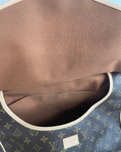 Load image into Gallery viewer, Louis Vuitton saumur 35 monogram messenger bag
