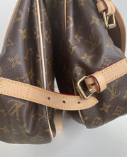 Load image into Gallery viewer, Louis Vuitton saumur 35 monogram messenger bag