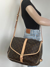 Load image into Gallery viewer, Louis Vuitton saumur 35 monogram messenger bag