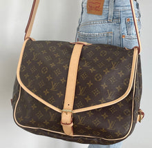 Load image into Gallery viewer, Louis Vuitton saumur 35 monogram messenger bag