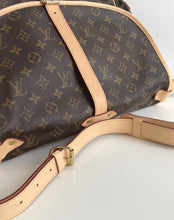 Load image into Gallery viewer, Louis Vuitton saumur 35 monogram messenger bag