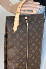 Load image into Gallery viewer, Louis Vuitton shoe pouch dopp kit