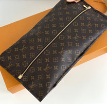 Load image into Gallery viewer, Louis Vuitton shoe pouch dopp kit
