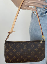 Load image into Gallery viewer, Louis Vuitton pochette accessories in monogram