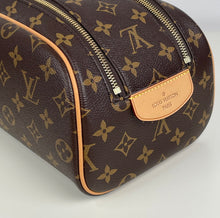 Load image into Gallery viewer, Louis Vuitton toiletry king size in monogram