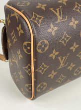 Load image into Gallery viewer, Louis Vuitton toiletry king size in monogram