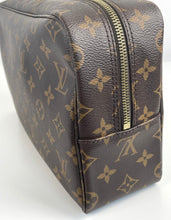 Load image into Gallery viewer, Louis Vuitton trousse toilette 28