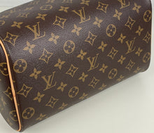 Load image into Gallery viewer, Louis Vuitton toiletry king size in monogram
