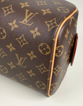 Load image into Gallery viewer, Louis Vuitton toiletry king size in monogram