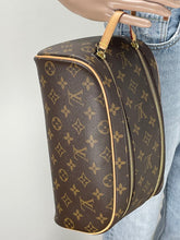 Load image into Gallery viewer, Louis Vuitton toiletry king size in monogram