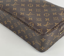 Load image into Gallery viewer, Louis Vuitton trousse toilette 28