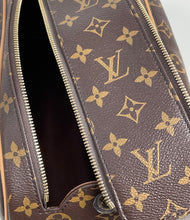 Load image into Gallery viewer, Louis Vuitton toiletry king size in monogram