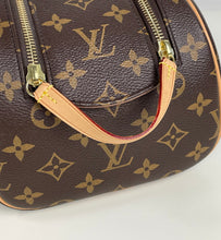 Load image into Gallery viewer, Louis Vuitton toiletry king size in monogram