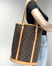 Load image into Gallery viewer, Louis Vuitton bucket GM in monogram