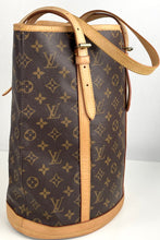 Load image into Gallery viewer, Louis Vuitton bucket GM in monogram