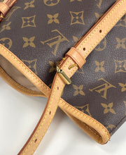 Load image into Gallery viewer, Louis Vuitton bucket GM in monogram
