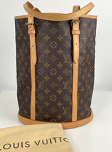 Load image into Gallery viewer, Louis Vuitton bucket GM in monogram