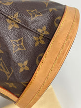 Load image into Gallery viewer, Louis Vuitton bucket GM in monogram