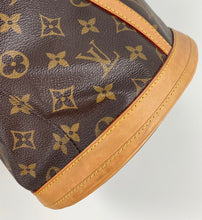 Load image into Gallery viewer, Louis Vuitton bucket GM in monogram