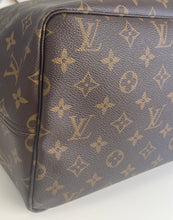 Load image into Gallery viewer, Louis Vuitton neverfull GM in monogram