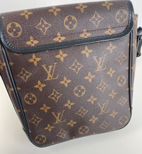 Load image into Gallery viewer, Louis Vuitton bass pm macassar messenger
