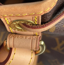 Load image into Gallery viewer, Louis Vuitton noe GM in monogram