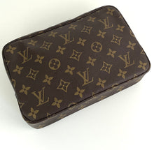 Load image into Gallery viewer, Louis Vuitton trousse toilette 23